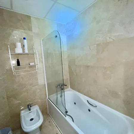 Marbella,apartament 2 Bedroon,parking ,pool, Sea View,golden Mile 公寓 马尔韦利亚